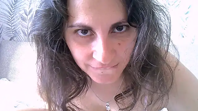 Snapshot of ShelaDiass chatting on October 18, 2025, 5:43 am ShelaDiass online show from October 18, 2025, 5:43 am