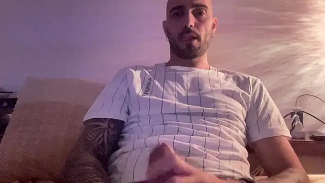 alessandromori91 online show from February 20, 2026, 9:37 pm