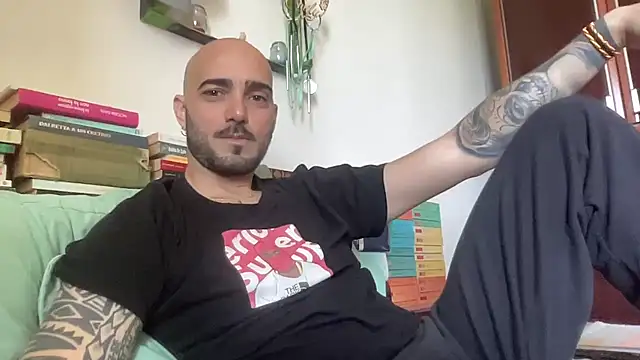 alessandromori91 online show from April 24, 2026, 9:12 am