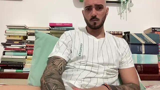 alessandromori91 online show from April 25, 2026, 9:12 pm