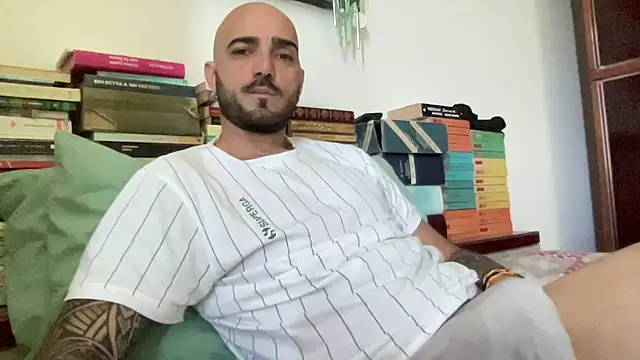 alessandromori91 online show from April 26, 2026, 9:18 am