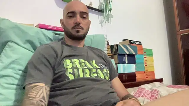 alessandromori91 online show from May 3, 2026, 9:32 pm