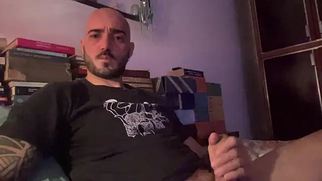 alessandromori91 online show from May 5, 2026, 9:12 pm