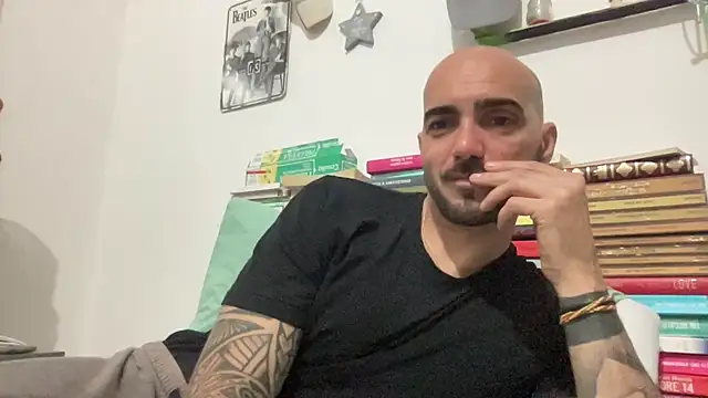 alessandromori91 online show from May 8, 2026, 11:21 pm