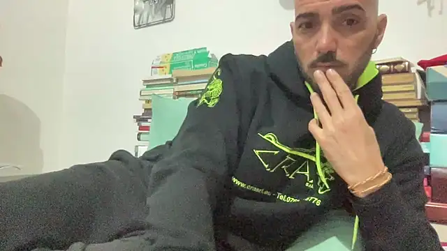 alessandromori91 online show from May 10, 2026, 6:46 pm