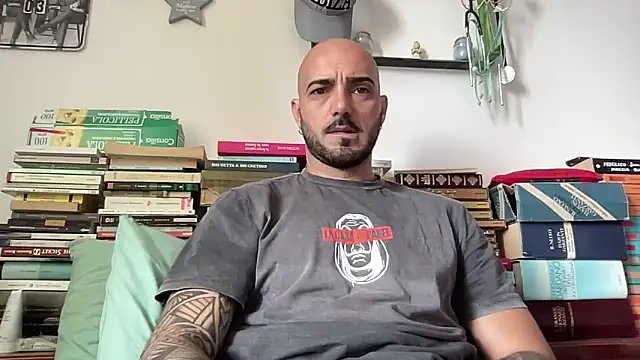 alessandromori91 online show from May 11, 2026, 8:20 am