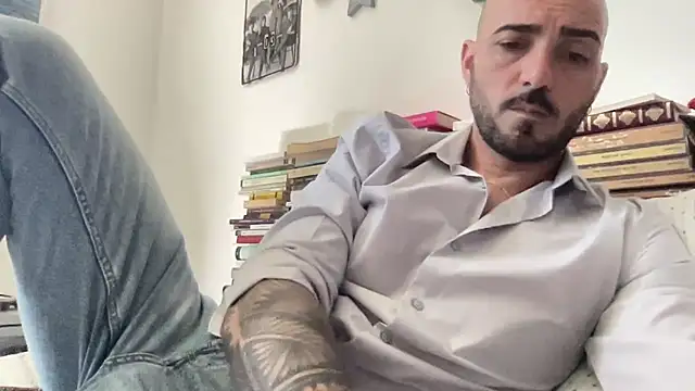 alessandromori91 online show from May 12, 2026, 12:46 pm
