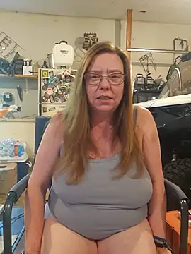 Snapshot of MsShelby40 chatting on June 4, 2026, 7:42 pm MsShelby40 online show from June 4, 2026, 7:42 pm