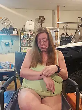 Snapshot of MsShelby40 chatting on June 5, 2026, 7:41 pm MsShelby40 online show from June 5, 2026, 7:41 pm