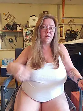 Snapshot of MsShelby40 chatting on June 10, 2026, 10:30 pm MsShelby40 online show from June 10, 2026, 10:30 pm