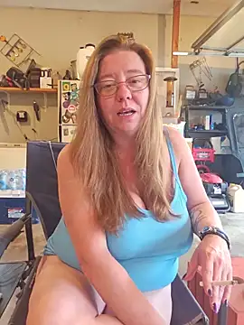 Snapshot of MsShelby40 chatting on June 13, 2026, 10:08 pm MsShelby40 online show from June 13, 2026, 10:08 pm
