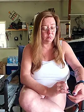 Snapshot of MsShelby40 chatting on June 16, 2026, 3:58 pm MsShelby40 online show from June 16, 2026, 3:58 pm