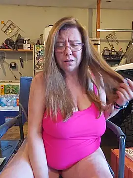 Snapshot of MsShelby40 chatting on June 19, 2026, 10:46 pm MsShelby40 online show from June 19, 2026, 10:46 pm
