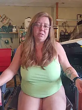 Snapshot of MsShelby40 chatting on June 28, 2026, 8:26 pm MsShelby40 online show from June 28, 2026, 8:26 pm