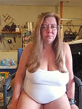 Snapshot of MsShelby40 chatting on July 11, 2026, 10:33 pm MsShelby40 online show from July 11, 2026, 10:33 pm