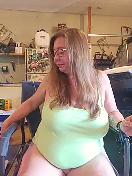Snapshot of MsShelby40 chatting on July 21, 2026, 10:12 pm MsShelby40 online show from July 21, 2026, 10:12 pm