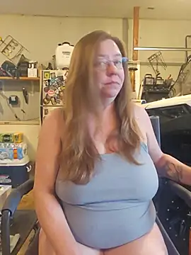 Snapshot of MsShelby40 chatting on July 25, 2026, 10:18 pm MsShelby40 online show from July 25, 2026, 10:18 pm