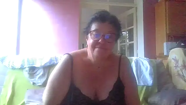 Snapshot of Vandeae44 chatting on June 15, 2026, 7:38 pm Vandeae44 online show from June 15, 2026, 7:38 pm