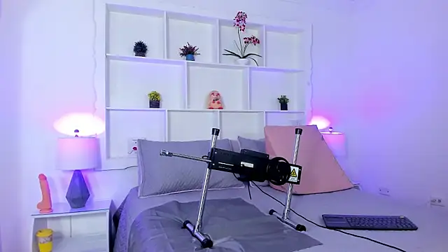 Jenifer Diaz online show from March 8, 2025, 1:14 pm