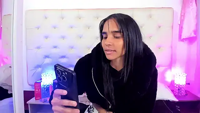 sophie pariss online show from February 27, 2025, 7:12 am