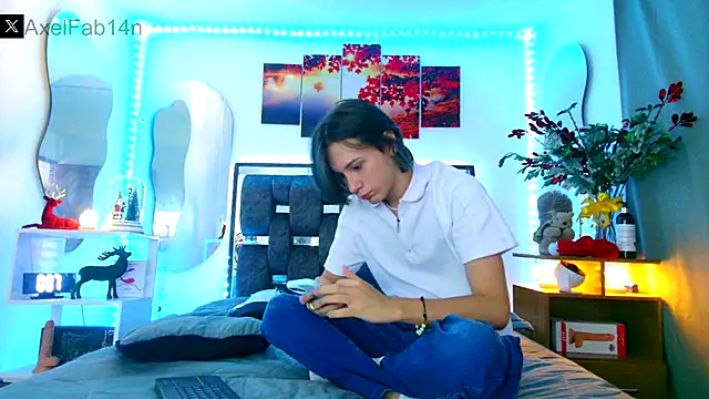 Snapshot of Alex_and_Fabian chatting on December 25, 2024, 6:19 pm Alex and Fabian online show from December 25, 2024, 6:19 pm