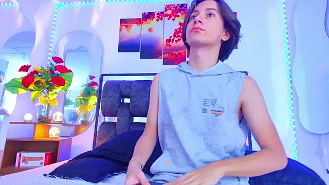 Snapshot of Alex_and_Fabian chatting on September 28, 2025, 9:09 pm Alex and Fabian online show from September 28, 2025, 9:09 pm