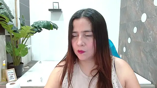 Heidy Wells online show from July 10, 2026, 1:25 pm