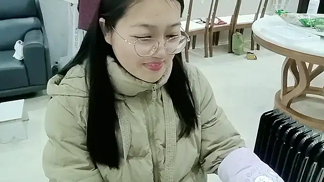 luoxuwen online show from February 20, 2025, 1:25 am