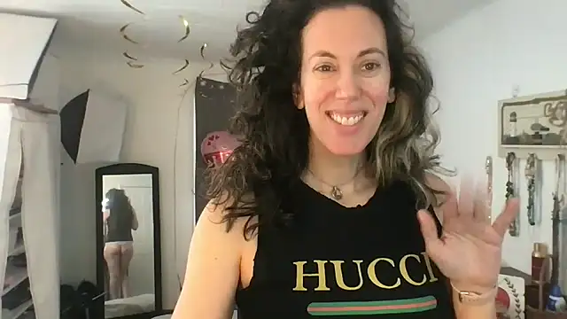 Snapshot of BonfireBonnie chatting on February 4, 2025, 3:04 pm BonfireBonnie online show from February 4, 2025, 3:04 pm