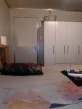 Hornyparratjie online show from December 28, 2024, 12:26 am