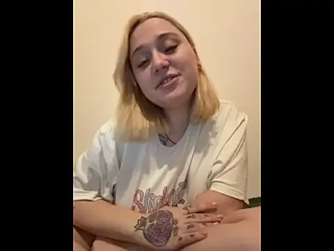 DaisyBooom online show from March 1, 2026, 7:27 pm