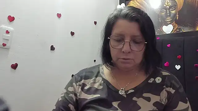 Snapshot of Evaaross_2345 chatting on May 6, 2026, 6:24 pm Evaaross 2345 online show from May 6, 2026, 6:24 pm