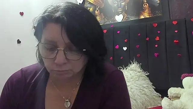 Snapshot of Evaaross_2345 chatting on May 7, 2026, 8:25 pm Evaaross 2345 online show from May 7, 2026, 8:25 pm