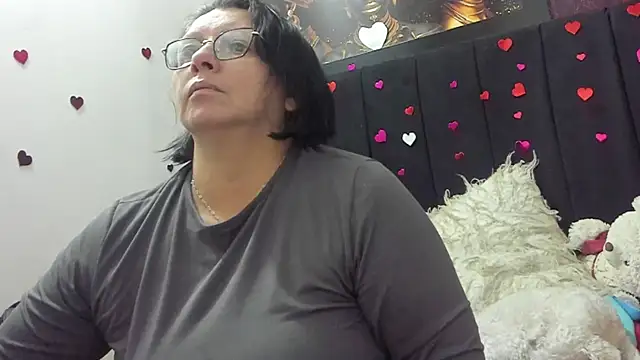 Snapshot of Evaaross_2345 chatting on May 16, 2026, 4:28 pm Evaaross 2345 online show from May 16, 2026, 4:28 pm