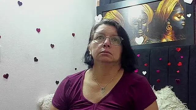 Snapshot of Evaaross_2345 chatting on May 31, 2026, 1:40 pm Evaaross 2345 online show from May 31, 2026, 1:40 pm