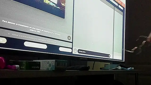 Snapshot of Evaaross_2345 chatting on June 2, 2026, 11:23 am Evaaross 2345 online show from June 2, 2026, 11:23 am