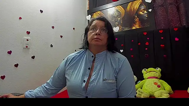 Snapshot of Evaaross_2345 chatting on June 7, 2026, 8:34 pm Evaaross 2345 online show from June 7, 2026, 8:34 pm