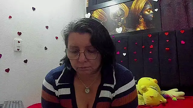 Snapshot of Evaaross_2345 chatting on June 9, 2026, 2:17 pm Evaaross 2345 online show from June 9, 2026, 2:17 pm