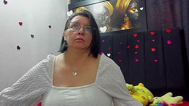 Snapshot of Evaaross_2345 chatting on June 11, 2026, 1:31 pm Evaaross 2345 online show from June 11, 2026, 1:31 pm