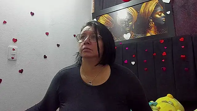 Snapshot of Evaaross_2345 chatting on June 12, 2026, 2:16 pm Evaaross 2345 online show from June 12, 2026, 2:16 pm