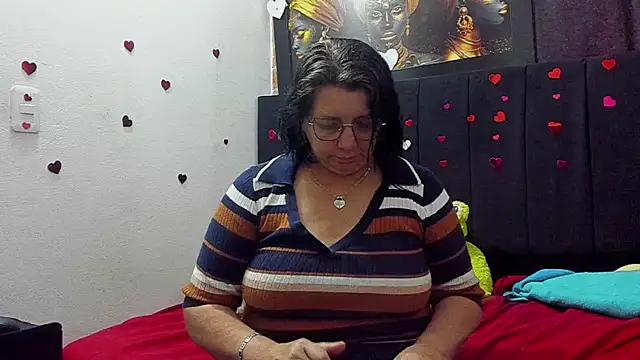 Snapshot of Evaaross_2345 chatting on June 19, 2026, 8:12 pm Evaaross 2345 online show from June 19, 2026, 8:12 pm
