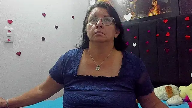 Snapshot of Evaaross_2345 chatting on July 7, 2026, 7:29 pm Evaaross 2345 online show from July 7, 2026, 7:29 pm