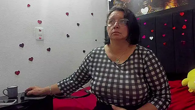 Snapshot of Evaaross_2345 chatting on July 22, 2026, 9:39 pm Evaaross 2345 online show from July 22, 2026, 9:39 pm