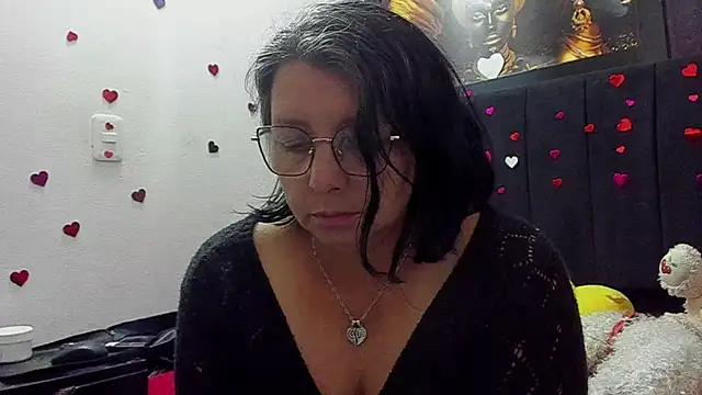 Snapshot of Evaaross_2345 chatting on July 25, 2026, 8:17 pm Evaaross 2345 online show from July 25, 2026, 8:17 pm