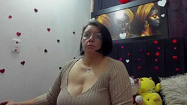 Snapshot of Evaaross_2345 chatting on August 2, 2026, 2:26 pm Evaaross 2345 online show from August 2, 2026, 2:26 pm