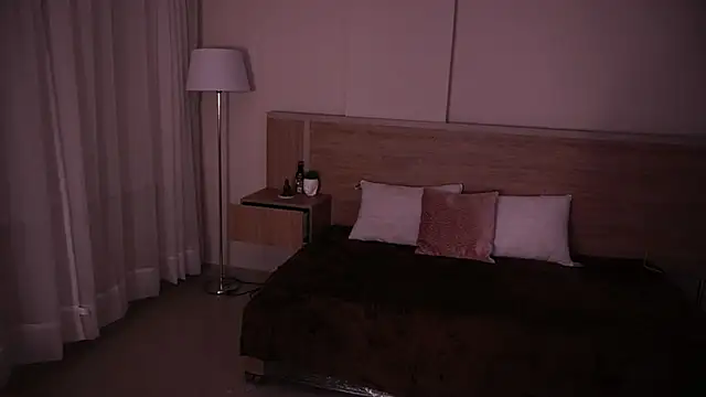 AliceShazaham  online show from February 16, 2025, 9:04 am