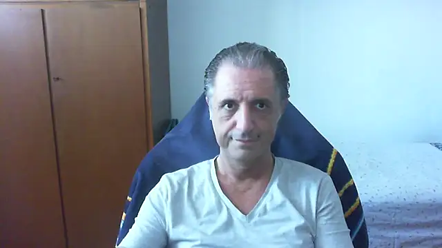 Snapshot of lliuk70mi chatting on June 3, 2026, 1:14 pm lliuk70mi online show from June 3, 2026, 1:14 pm