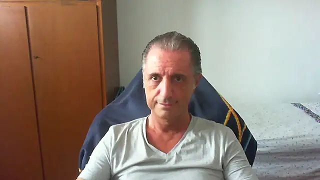 Snapshot of lliuk70mi chatting on June 4, 2026, 11:38 am lliuk70mi online show from June 4, 2026, 11:38 am
