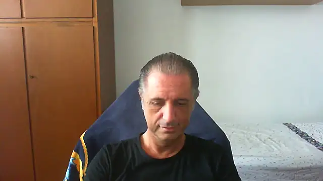 Snapshot of lliuk70mi chatting on June 15, 2026, 12:40 pm lliuk70mi online show from June 15, 2026, 12:40 pm