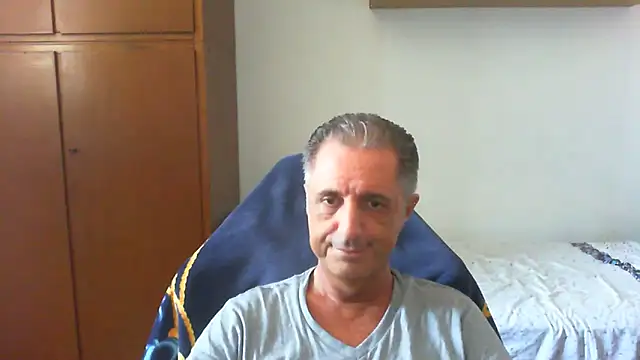 Snapshot of lliuk70mi chatting on June 19, 2026, 11:47 am lliuk70mi online show from June 19, 2026, 11:47 am